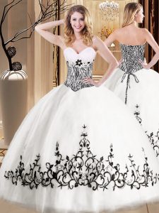 Fancy Ball Gowns Quinceanera Gowns White Sweetheart Tulle Sleeveless Floor Length Lace Up